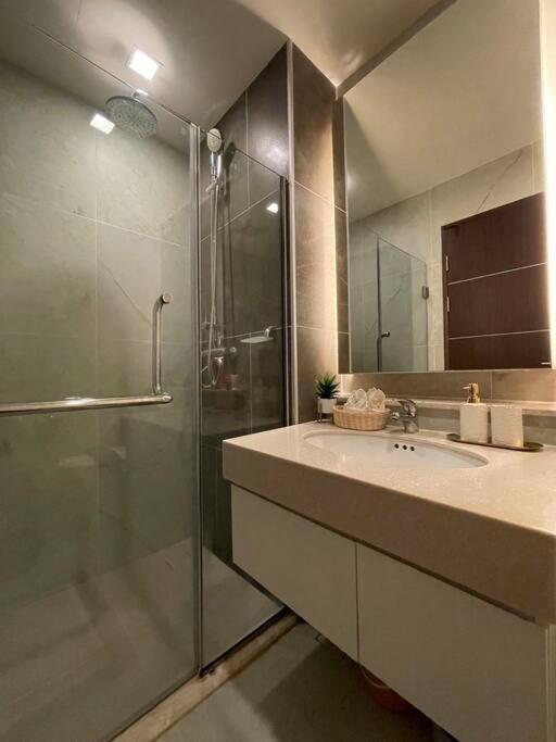 Luxury And Modern Condo In Central Chiang Mai - Astra Condo Dış mekan fotoğraf